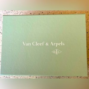 Van Cleef & Arpels Gift box